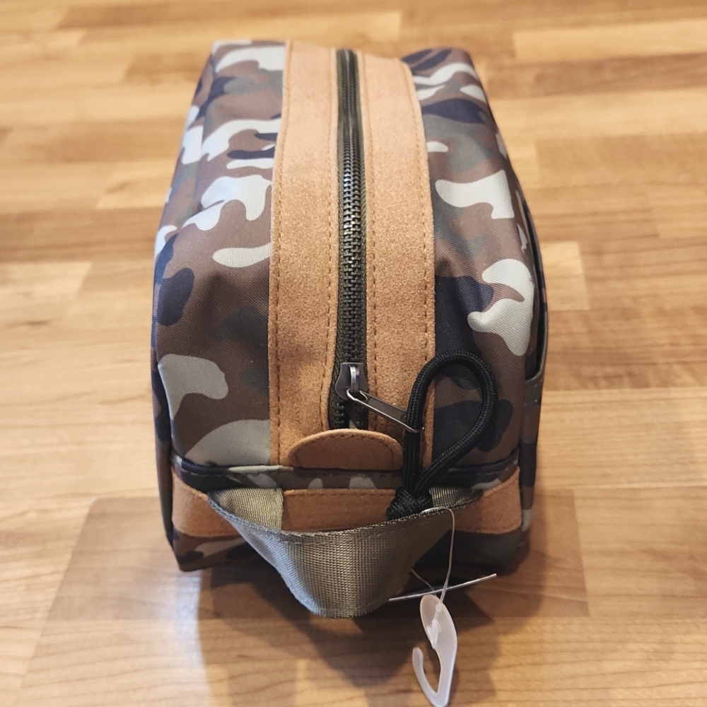 Toiletry Case - Picture 2 of 9